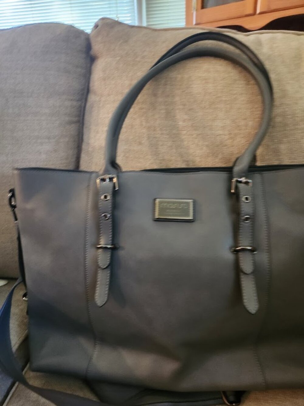 Mosio's laptop bag for women